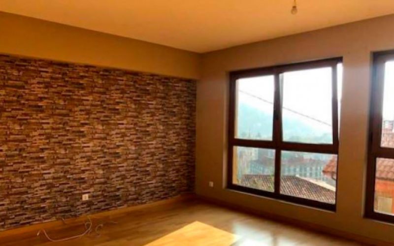 Imagen de interior de casa rústica con muebles de madera Imagen de interior de casa rústica con muebles de madera